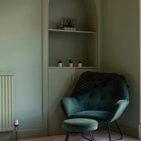 Extravagant 6 Bed Victorian Townhouse With Hot Tub Glasgow