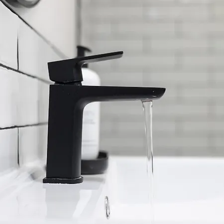 Extravagant 6 Bed Victorian Townhouse With Hot Tub