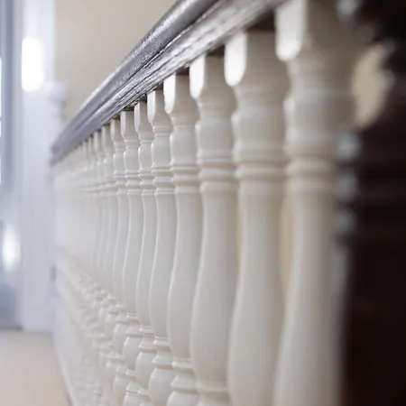 Extravagant 6 Bed Victorian Townhouse With Hot Tub *