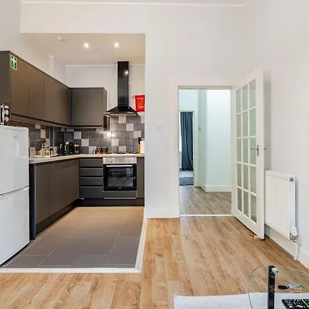 Апартаменты Stunning Ground Floor Flat In Southside.