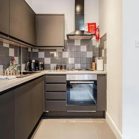 Stunning Ground Floor Flat In Southside. Апартаменты *