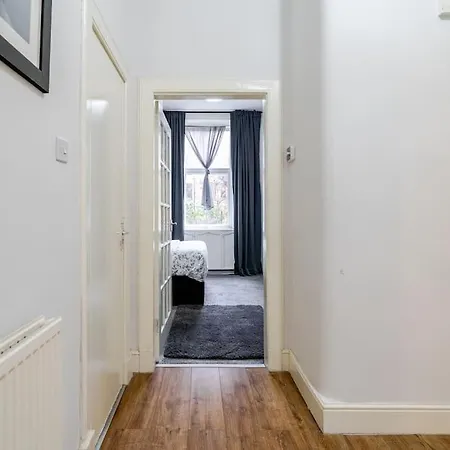 Stunning Ground Floor Flat In Southside. Апартаменты Глазго