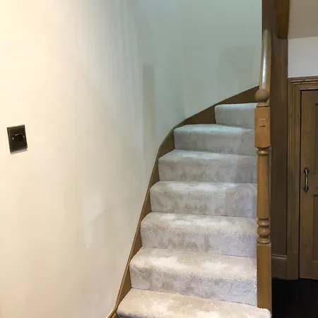 2-bed Sleeps 4 10 Mins To Centre 格拉斯哥