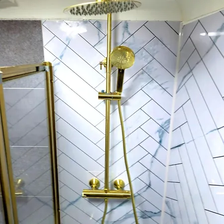 بيت للعطل Cosy 4 Bedroom In - Free Parking *