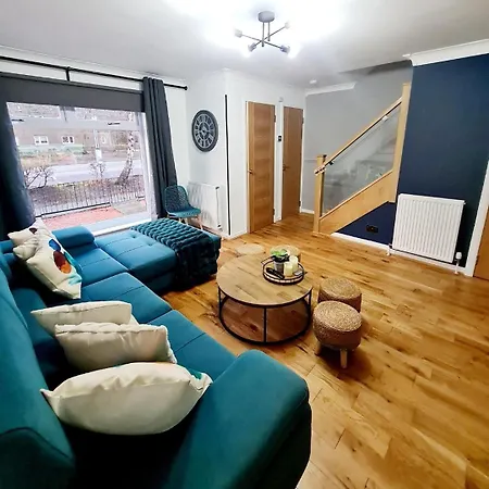 Bright 3br Walking Distance To Town - Free Parking