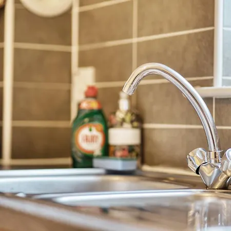 Bright 2 Bedroom With Free Parking * גלאזגו