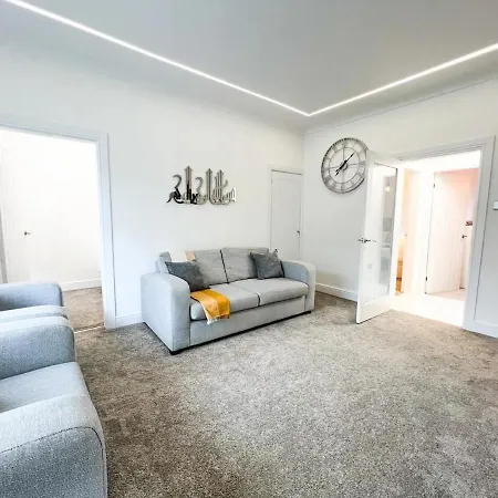 Stylish Modern Glasgow Home With Excellent Value