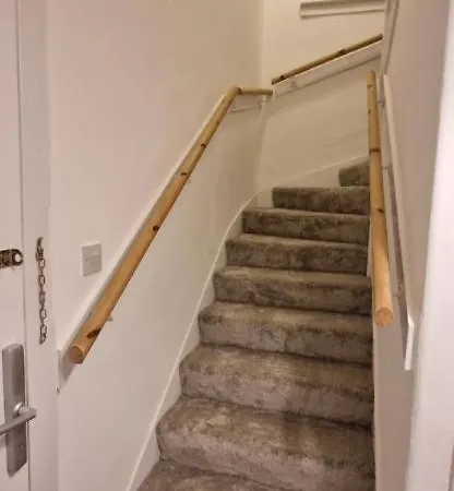 Archillects Entire Two Bedroom Comfy House - Free Parking Vakantiehuis