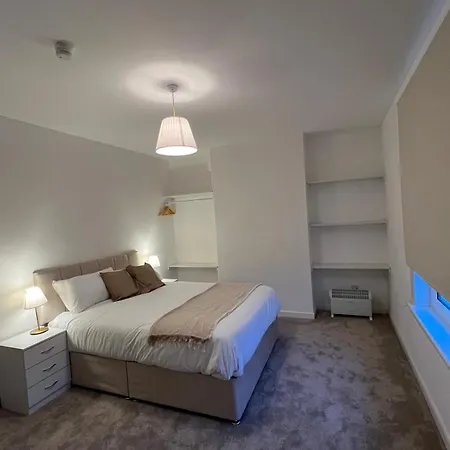 Archillects Entire Two Bedroom Comfy House - Free Parking