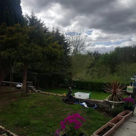 Busby Apartments * Busby