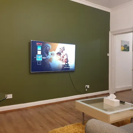 Apartment Newly Furnished Flat 4 Minutes Walk To Metro *