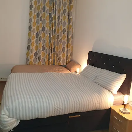 Newly Furnished Flat 4 Minutes Walk To Metro