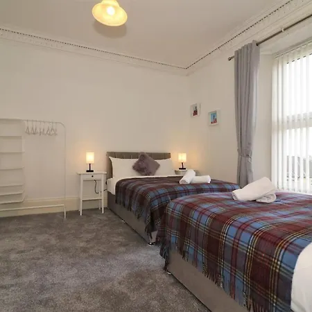 10 Bedrooms Pool Table Garden Piano