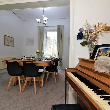 10 Bedrooms Pool Table Garden Piano Villa Glasgow