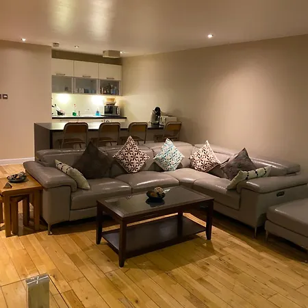 Appartement Centre 2 Bedroom Apartment, Secure Parking. *