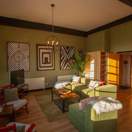 Getaway With Free Parking * Glasgow