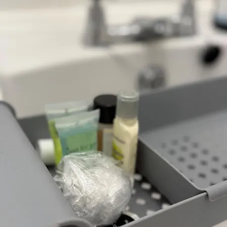 2 Bed Flat - Street Parking