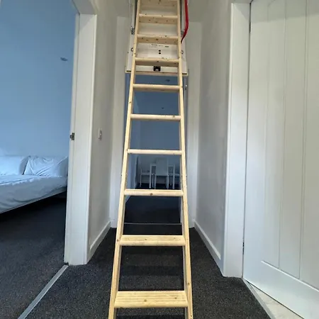 Modern 2 Bedroom House With Loft Conversion Lägenhet Glasgow