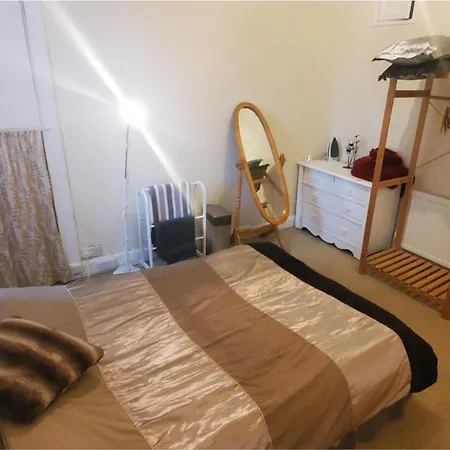 Flat In Close To Local Amenities