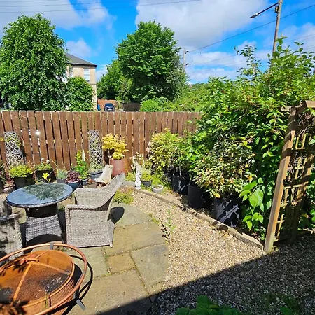 Beautiful Self Contained With Garden Глазго