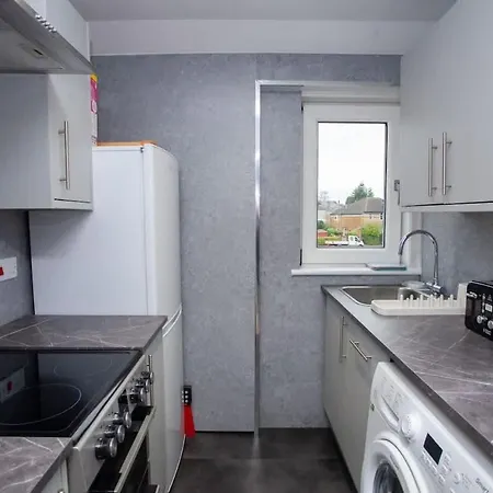 3 Bed Flat With Parking *