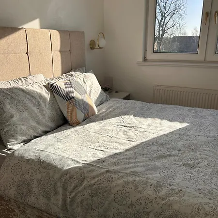 Modern Apartment-sleeps6-parking-seft Check In Apartment Glasgow