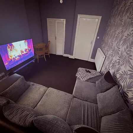 West End 2 Bed Apartment Glasgow