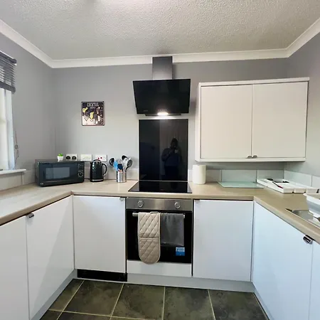 Chic & Cozy 2-bed Flat In - Free Parking