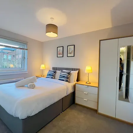 Chic & Cozy 2-bed Flat In - Free Parking *