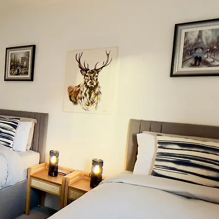 Apartamento Chic & Cozy 2-bed Flat In - Free Parking *