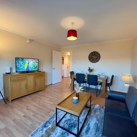Sleek & Modern 2br - Easy Access To Centre Глазго