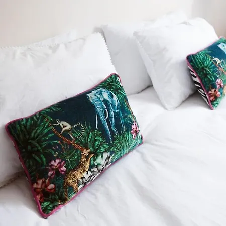 Elegant West End Flat In דירה