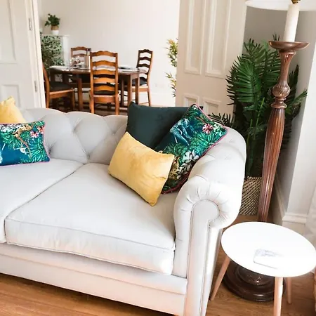 Elegant West End Flat In גלאזגו