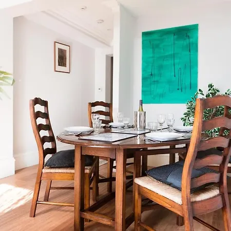 Elegant West End Flat In גלאזגו