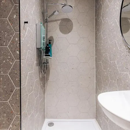 Fresh Stylish West End Flat Апартаменты *