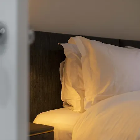 Paisley Road Courtyard Daire