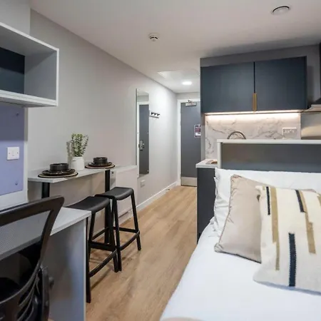 For Students Only Clyde Court * 글라스고
