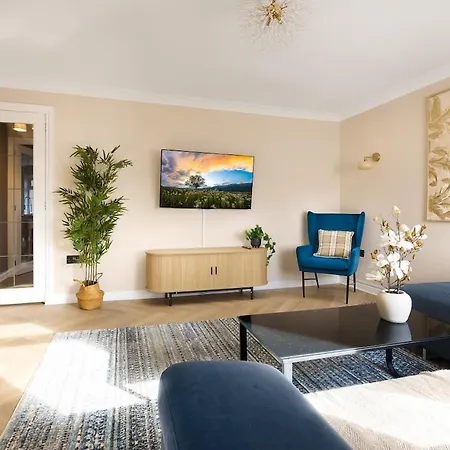 Spacious 3 Bed In With Free Parking Hébergement de vacances Glasgow