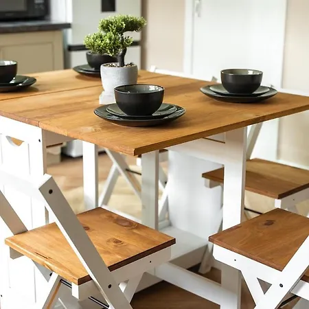 Spacious 3 Bed In With Free Parking