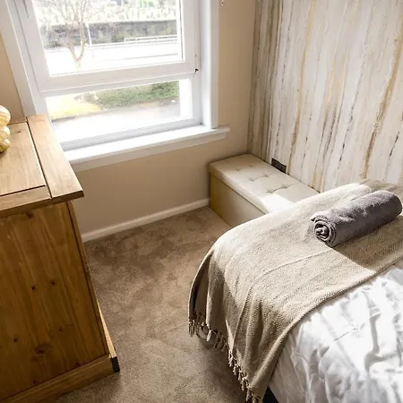 Semesterbostad Spacious 3 Bed In With Free Parking *