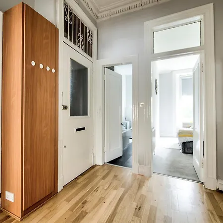 Two Bed Stylish In Heart Of West End Appartement