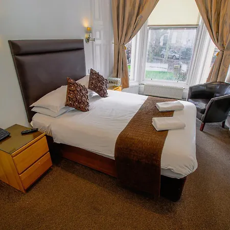 Sandyford 3*