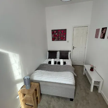 Cozy, Modern Flat In Govan *