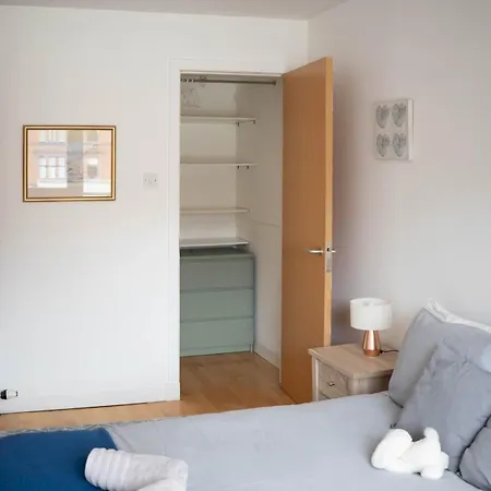 Perfect Location In Heart Of West End - Pass The Keys Lejlighed