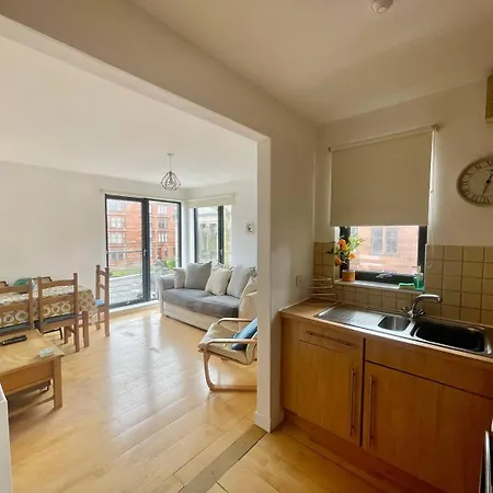 Appartement Perfect Location In Heart Of West End Pass The Keys