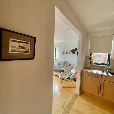 Perfect Location In Heart Of West End - Pass The Keys