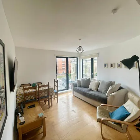 Perfect Location In Heart Of West End - Pass The Keys