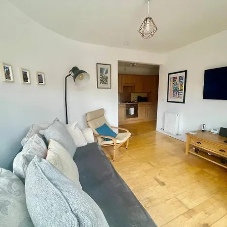 Perfect Location In Heart Of West End - Pass The Keys * Glasgow