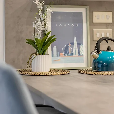 Vakantiehuis Fabulous Festival Park Private Parking Garden - Pass The Keys