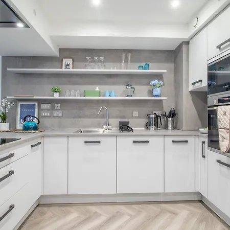 Vakantiehuis Fabulous Festival Park Private Parking Garden - Pass The Keys *